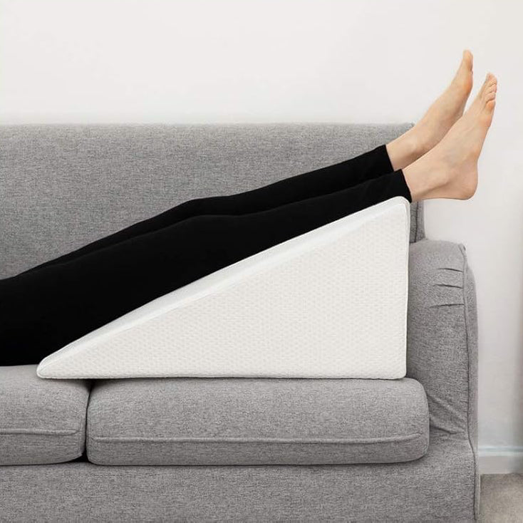 Coussin-triangle 4-en-1 Premium : Soulage efficacement les tensions aux jambes, offre un soutien ergonomique et un confort ultime. La livraison prioritaire est offerte !