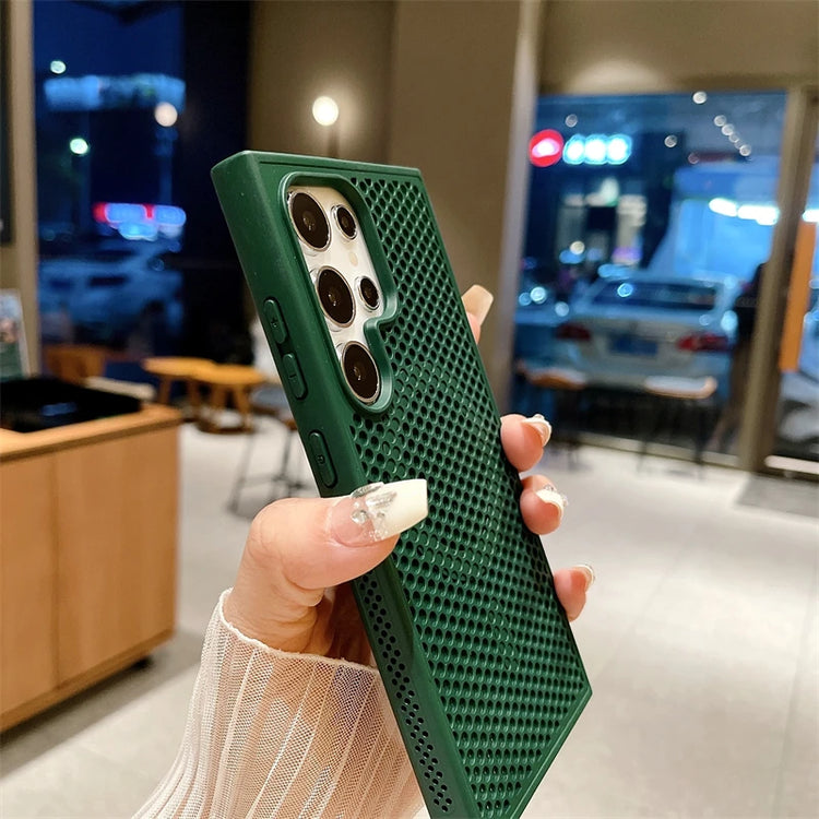 Ingénieuse coque magnétique alvéolée ultra-rafraîchissante pour Samsung Galaxy avec dissipation de la chaleur, dos rigide respirant compatible MagSafe, protection totale et design haute performance. Livraison prioritaire offerte !