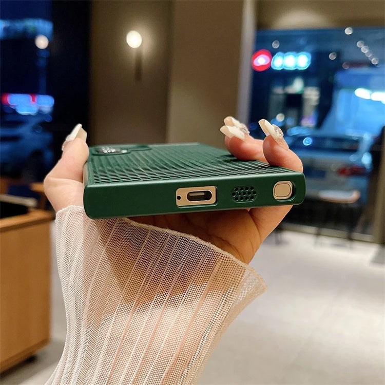Ingénieuse coque magnétique alvéolée ultra-rafraîchissante pour Samsung Galaxy avec dissipation de la chaleur, dos rigide respirant compatible MagSafe, protection totale et design haute performance. Livraison prioritaire offerte !