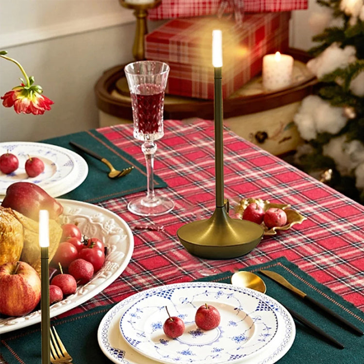 Superbe lampe en métal en forme de bougie avec interrupteur tactile, recharge USB, éclairage blanc chaud ajustable, design créatif pour une ambiance chaleureuse et vintage. La livraison prioritaire est offerte !