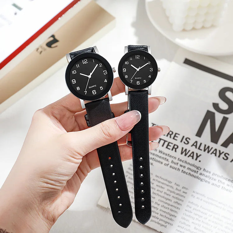 Montre minimaliste pour femme ou homme, bracelet cuir et cadran épuré. Livraison prioritaire offerte !