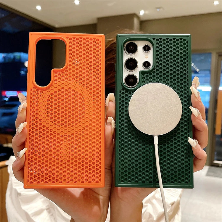 Ingénieuse coque magnétique alvéolée ultra-rafraîchissante pour Samsung Galaxy avec dissipation de la chaleur, dos rigide respirant compatible MagSafe, protection totale et design haute performance. Livraison prioritaire offerte !