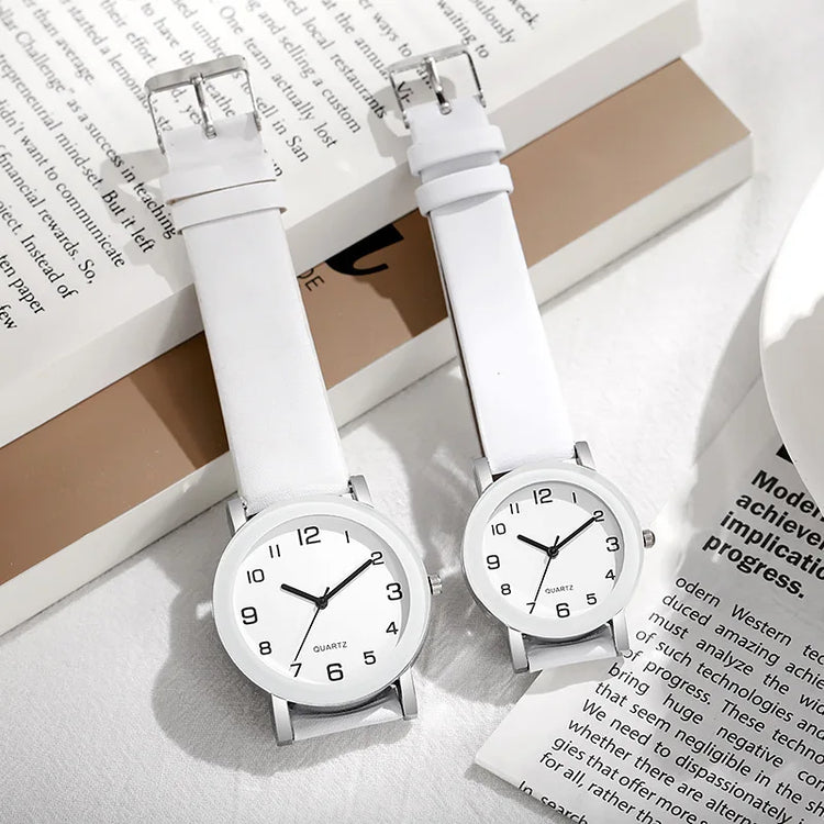 Montre minimaliste pour femme ou homme, bracelet cuir et cadran épuré. Livraison prioritaire offerte !
