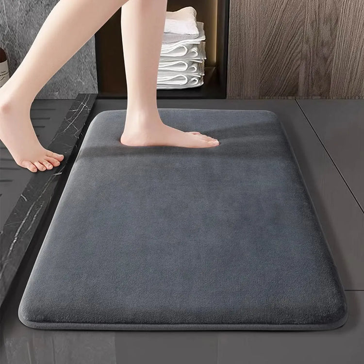 Tapis de bain douillet, sensation de velours, super absorbant, antidérapant et lavable en machine. La livraison est offerte !