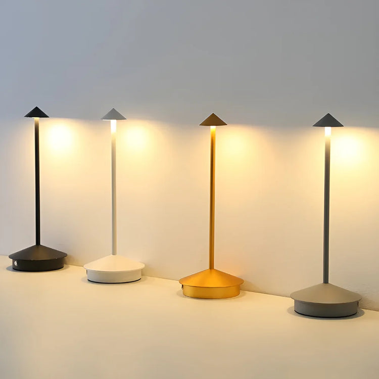 Magnifique lampe de table LED tactile rechargeable, 3 modes d’éclairage chaud-froid-naturel, intensité variable, autonomie jusqu’à 40 heures, design élégant en aluminium. La livraison prioritaire est offerte !
