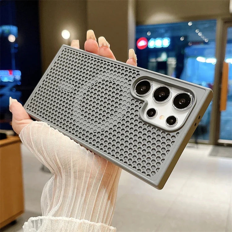 Ingénieuse coque magnétique alvéolée ultra-rafraîchissante pour Samsung Galaxy avec dissipation de la chaleur, dos rigide respirant compatible MagSafe, protection totale et design haute performance. Livraison prioritaire offerte !