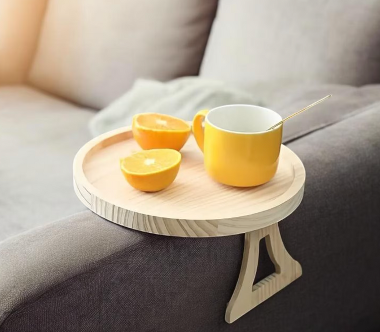 Ingénieux plateau de canapé en bois pliable – Ultra stable, sans montage, antidérapant, s’adapte à tous les accoudoirs (7 à 30 cm). La livraison prioritaire est offerte !