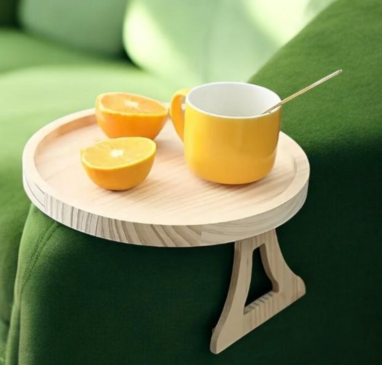 Ingénieux plateau de canapé en bois pliable – Ultra stable, sans montage, antidérapant, s’adapte à tous les accoudoirs (7 à 30 cm). La livraison prioritaire est offerte !