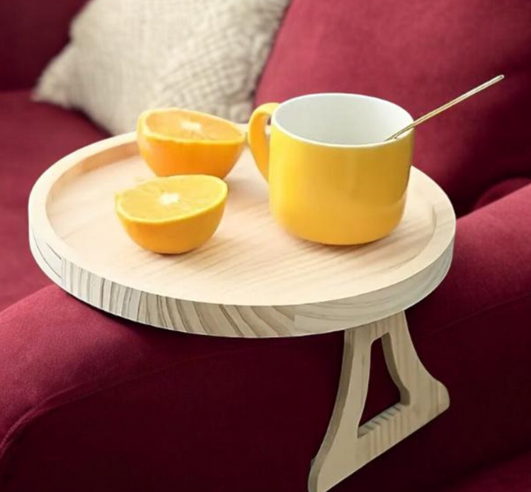 Ingénieux plateau de canapé en bois pliable – Ultra stable, sans montage, antidérapant, s’adapte à tous les accoudoirs (7 à 30 cm). La livraison prioritaire est offerte !