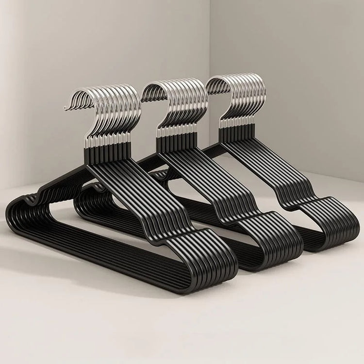 Cintres antidérapants haut de gamme en acier inoxydable, solides et durables, au design fin et élégant, avec encoche d’épaule intégrée, pour un gain de place optimal. Livraison prioritaire offerte !