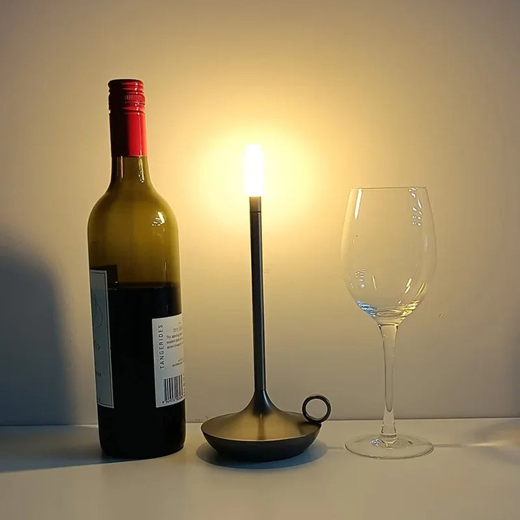 Superbe lampe en métal en forme de bougie avec interrupteur tactile, recharge USB, éclairage blanc chaud ajustable, design créatif pour une ambiance chaleureuse et vintage. La livraison prioritaire est offerte !