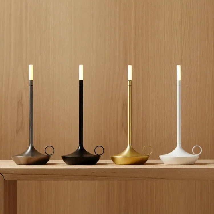 Superbe lampe en métal en forme de bougie avec interrupteur tactile, recharge USB, éclairage blanc chaud ajustable, design créatif pour une ambiance chaleureuse et vintage. La livraison prioritaire est offerte !