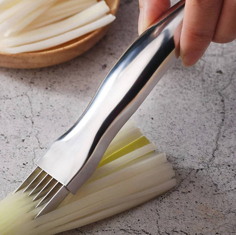 Coupe-légumes à 6 lames en acier inoxydable, idéal pour faciliter la préparation de vos salades, soupes et plats cuisinés • La livraison est offerte!