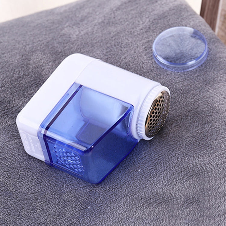 Essentiel rasoir anti-bouloche, un must absolu pour les chandails, les manteaux, et bien plus. La livraison est offerte aujourd'hui!