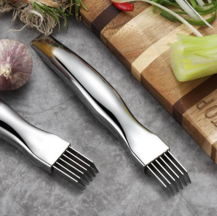 Coupe-légumes à 6 lames en acier inoxydable, idéal pour faciliter la préparation de vos salades, soupes et plats cuisinés • La livraison est offerte!
