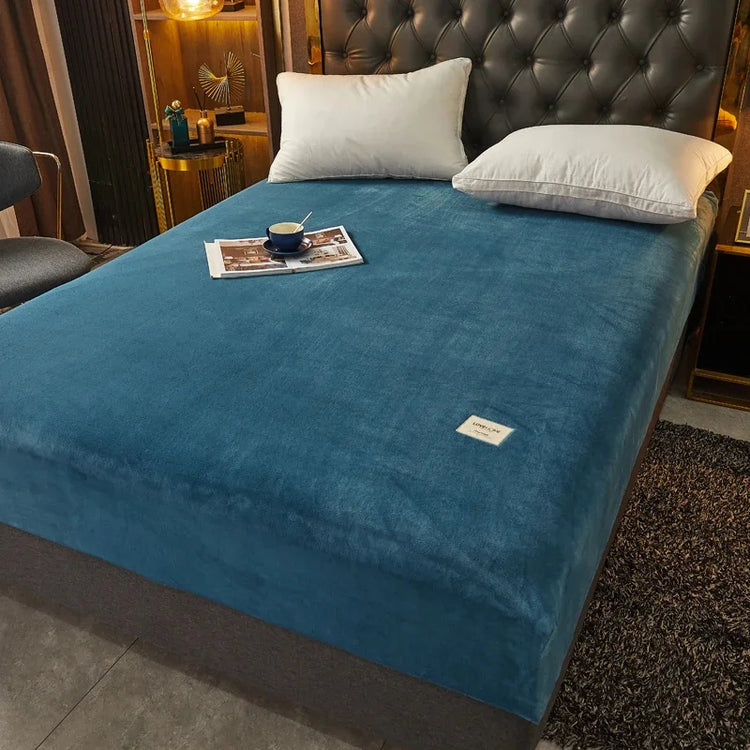 Drap-housse en velours épais, ultra-doux et chaud pour l’automne et l’hiver, ajustement parfait grâce à son pourtour extensible, haute qualité, douceur enveloppante et confort chaleureux pour des nuits réconfortantes. Livraison offerte !