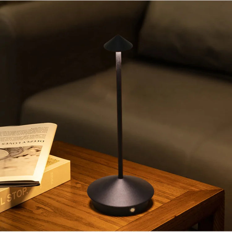 Magnifique lampe de table LED tactile rechargeable, 3 modes d’éclairage chaud-froid-naturel, intensité variable, autonomie jusqu’à 40 heures, design élégant en aluminium. La livraison prioritaire est offerte !