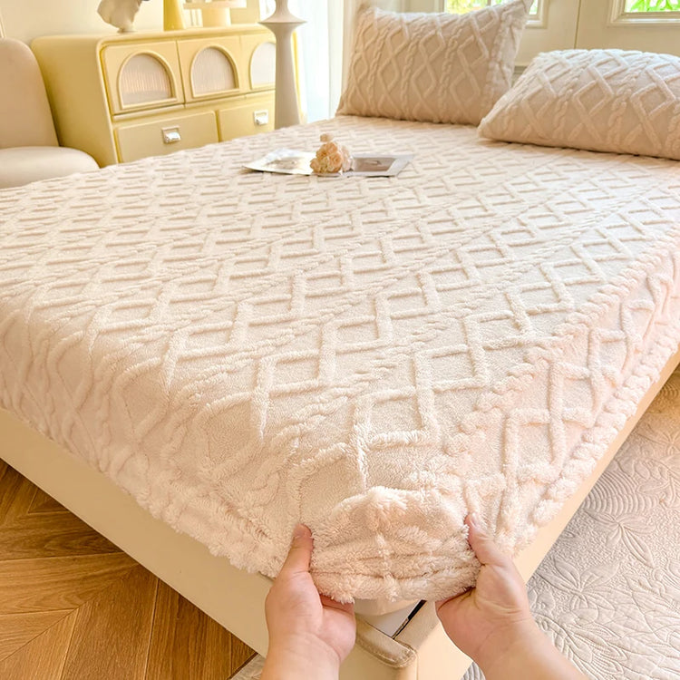 Drap-housse d’hiver en polaire épaisse, ultra-doux et chaleureux, maintien parfait grâce à son pourtour extensible, confort cocooning pour nuits froides, qualité supérieure 500 fils, idéal pour l’automne et l’hiver. Livraison offerte !