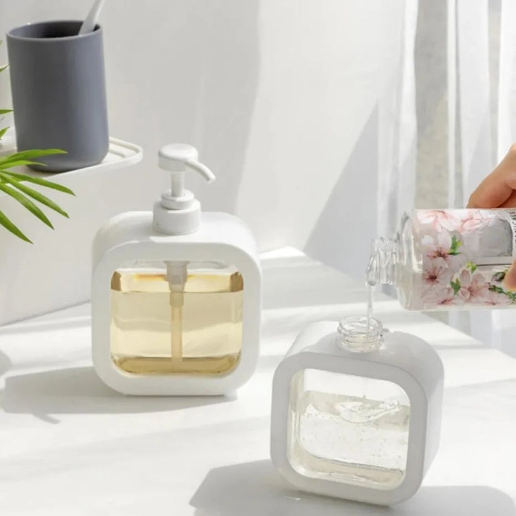 Superbes distributeurs de savon élégants et durables, au design tendance avec un corps transparent et blanc, dotés de pompes anti-fuite robustes, écologiques, réutilisables et polyvalents pour la salle de bain et la cuisine. La livraison est offerte !