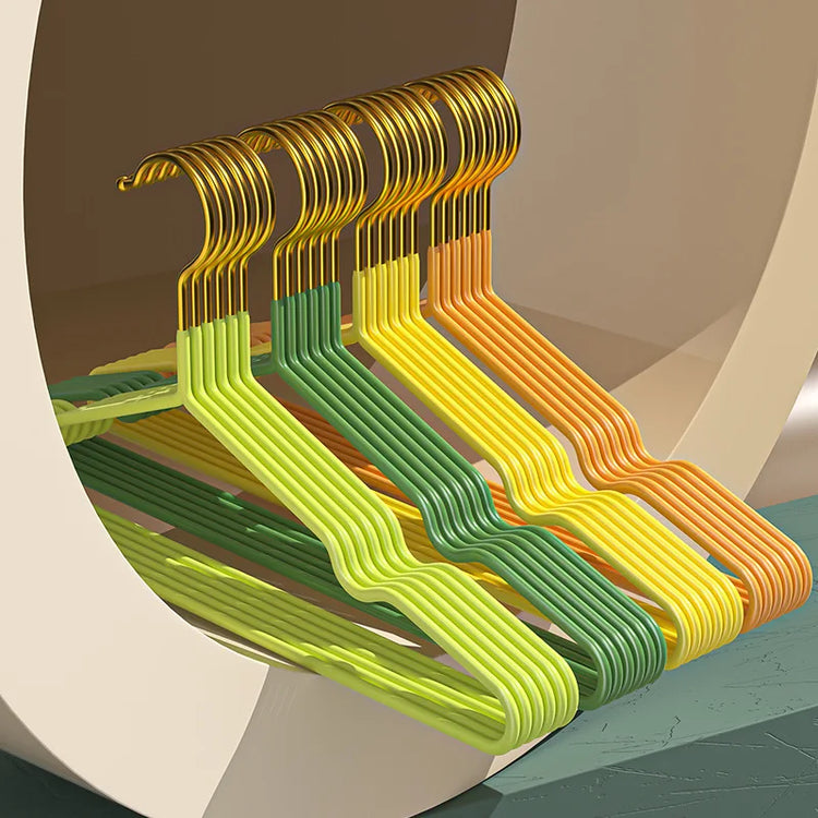 Magnifiques cintres antidérapants en acier inoxydable – Design élégant, durable et sans trace, idéal pour optimiser l’espace, protéger vos vêtements délicats et supporter les charges lourdes. La livraison est offerte !