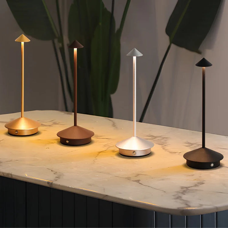 Magnifique lampe de table LED tactile rechargeable, 3 modes d’éclairage chaud-froid-naturel, intensité variable, autonomie jusqu’à 40 heures, design élégant en aluminium. La livraison prioritaire est offerte !