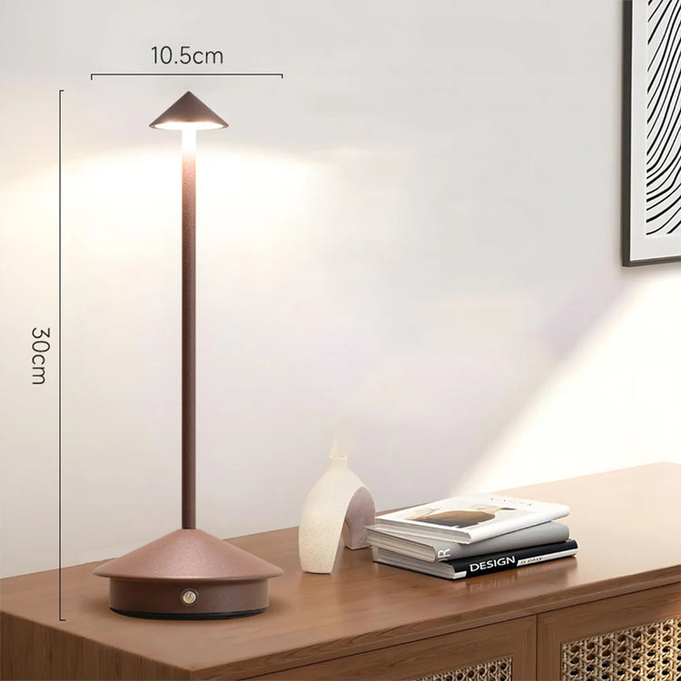 Magnifique lampe de table LED tactile rechargeable, 3 modes d’éclairage chaud-froid-naturel, intensité variable, autonomie jusqu’à 40 heures, design élégant en aluminium. La livraison prioritaire est offerte !