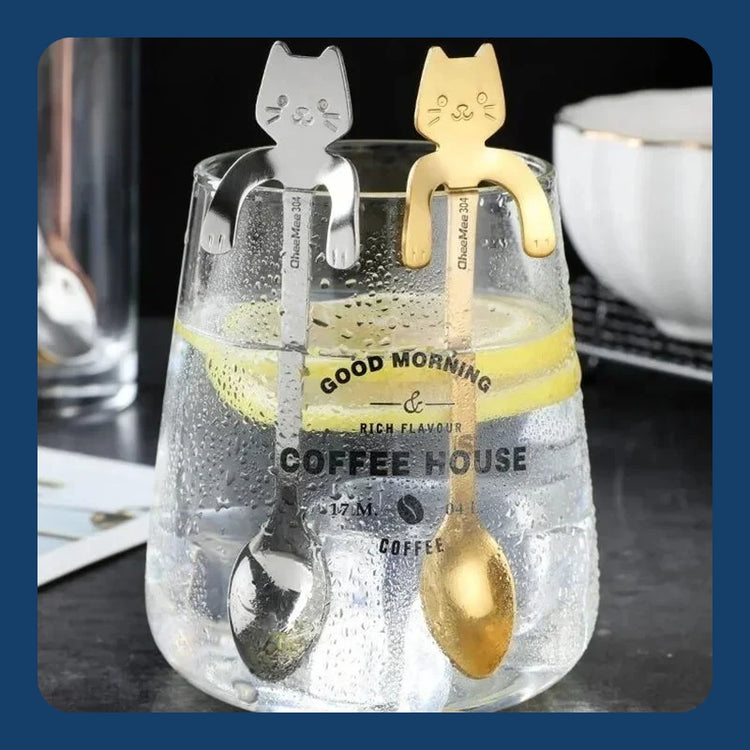 Cuillères à café en forme de chat suspendu, lot de 2 pièces en acier inoxydable 304, design ludique et élégant avec pattes qui s’accrochent au rebord de la tasse,   idéales pour café, thé, desserts et glaces. Livraison offerte !