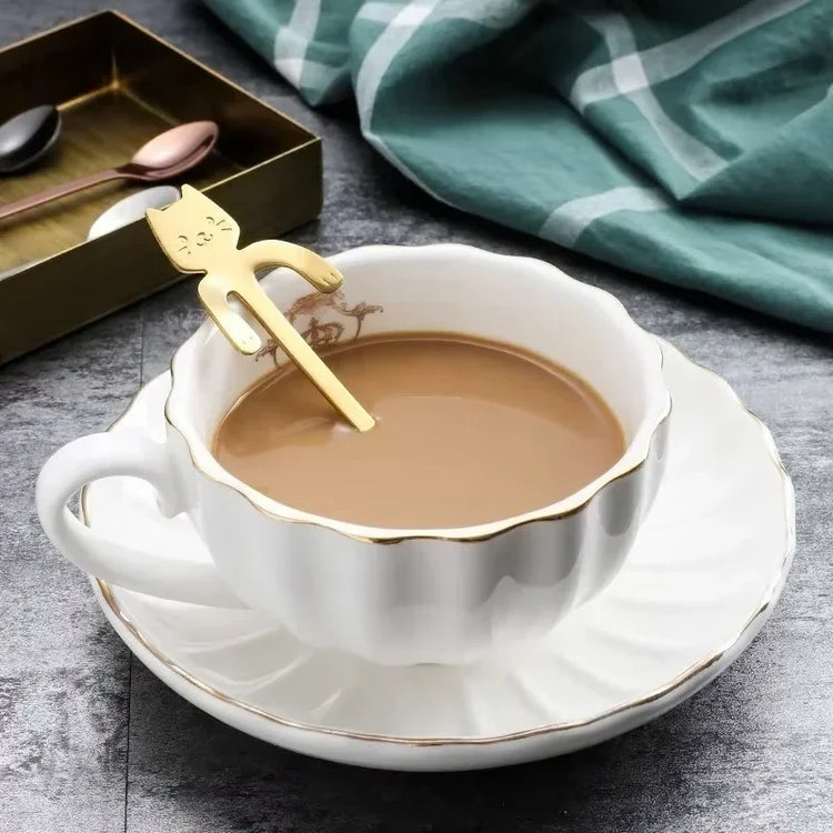 Cuillères à café en forme de chat suspendu, lot de 2 pièces en acier inoxydable 304, design ludique et élégant avec pattes qui s’accrochent au rebord de la tasse,   idéales pour café, thé, desserts et glaces. Livraison offerte !