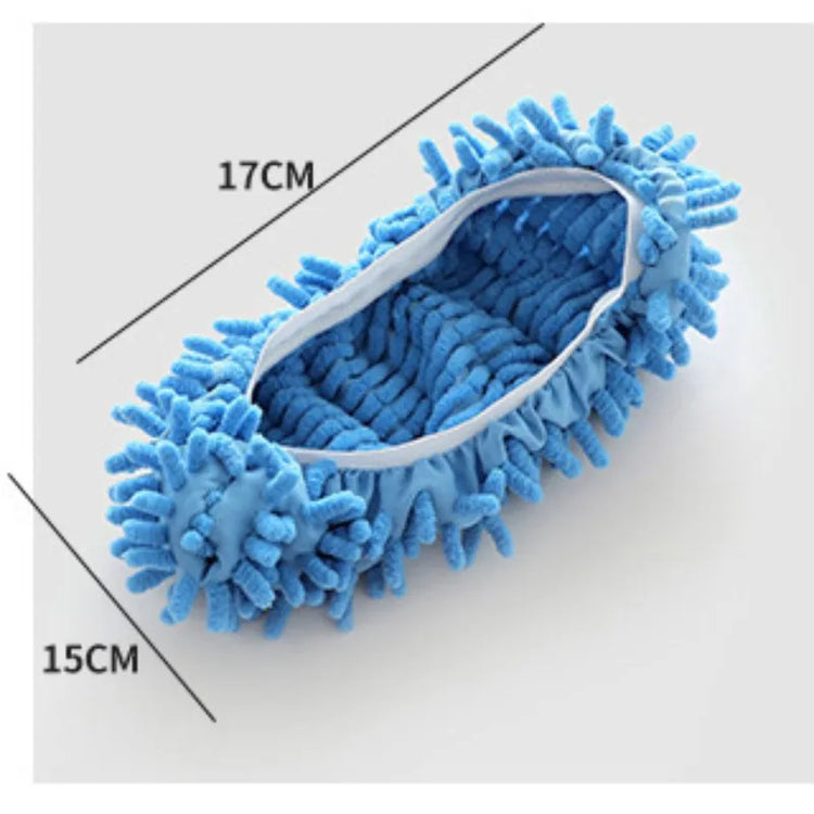 Une paire de chaussons de nettoyage en microfibre chenille ultra-absorbante, lavables et réutilisables, pour dépoussiérage rapide, capture des poils et saletés, utilisables aussi sur balai ou serpillière. Livraison offerte !