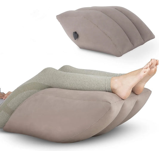 Coussin Premium de surélévation des jambes pour soutien et décompression. Réduit l'inconfort dorsal, améliore la posture, soulage les douleurs aux jambes. La livraison prioritaire est offerte !