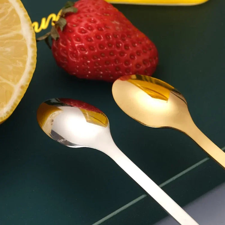 Cuillères à café en forme de chat suspendu, lot de 2 pièces en acier inoxydable 304, design ludique et élégant avec pattes qui s’accrochent au rebord de la tasse,   idéales pour café, thé, desserts et glaces. Livraison offerte !