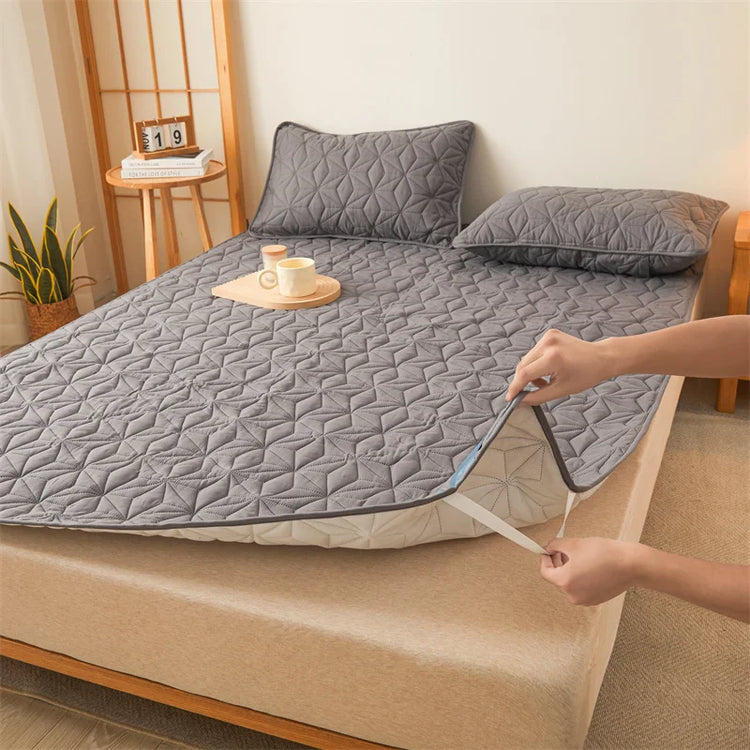 Protège-matelas Premium pour l'automne-hiver, 100 % imperméable, en coton respirant, haut de gamme qualité hôtel, matelassé, avec bande élastique, douillet et offrant un confort accru. Adapté aux matelas jusqu'à 40 cm. Livraison prioritaire offerte !