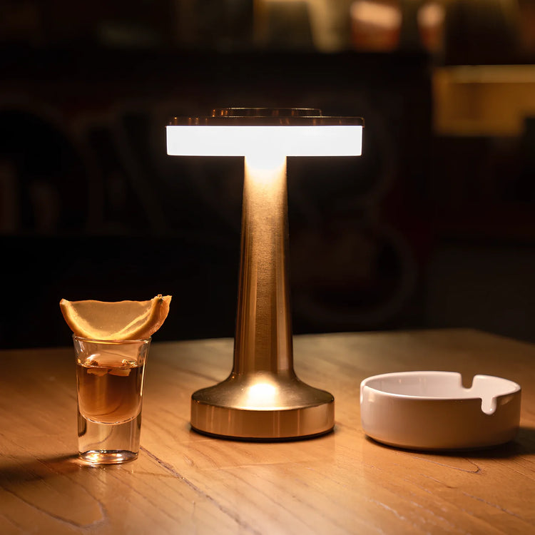 Superbe lampe LED rechargeable sans fil, portable et élégante, contrôle tactile, design compact, 3 niveaux de luminosité et 3 teintes de blanc. La livraison prioritaire est offerte !