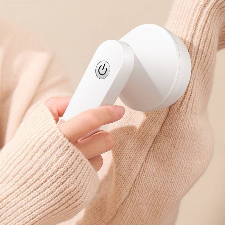 Puissant rasoir électrique rechargeable anti-peluches, anti-bouloches, câble USB inclus. Redécouvrez la beauté de vos vêtements sans les remplacer. Achat sensé et économique. Produit Premium. La livraison est offerte !