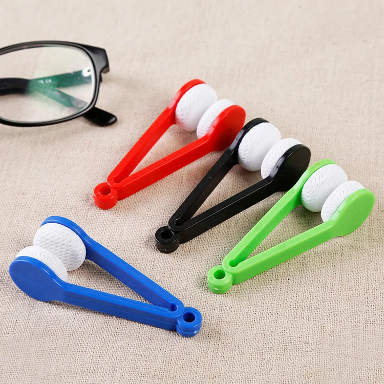 Ingénieuses brosses de nettoyage pour lunettes munies de coussinets en microfibre. Le nettoyage de lunettes réinventé. Lot de 5 pièces. La livraison est offerte !