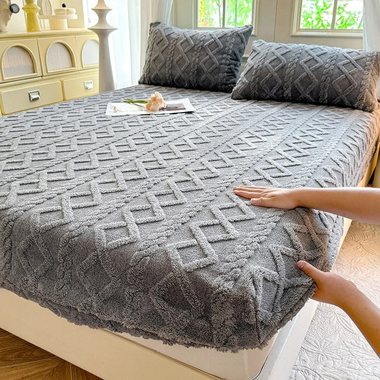 Drap-housse d’hiver en polaire épaisse, ultra-doux et chaleureux, maintien parfait grâce à son pourtour extensible, confort cocooning pour nuits froides, qualité supérieure 500 fils, idéal pour l’automne et l’hiver. Livraison offerte !