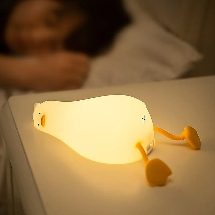 Amusante lampe veilleuse en forme de canard au repos, silicone souple, 3 intensités, veilleuse réconfortante, mignonne et humoristique, rechargeable via câble inclus. Pour les jeunes de cœur, de l'enfance à l'âge adulte. La livraison est incluse !